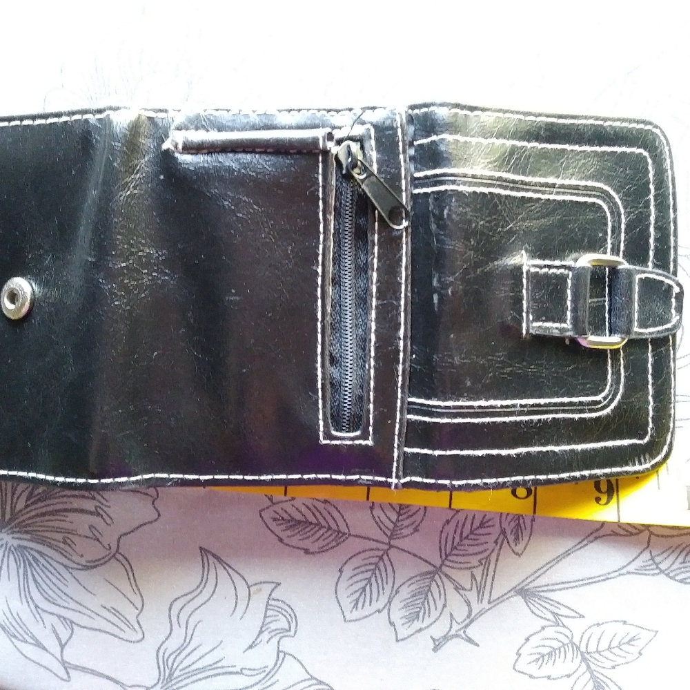 🛑LAST CHANCE🛑WHITE STAG Black Tri-fold Wallet - Picture 12 of 14
